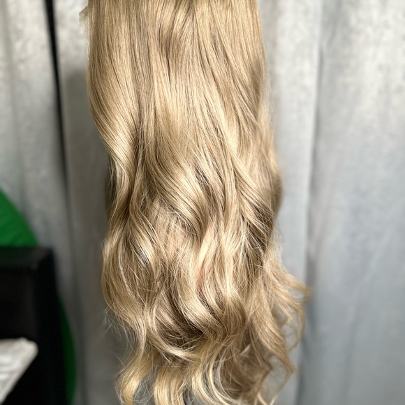 BETH - Picture 6 of 8